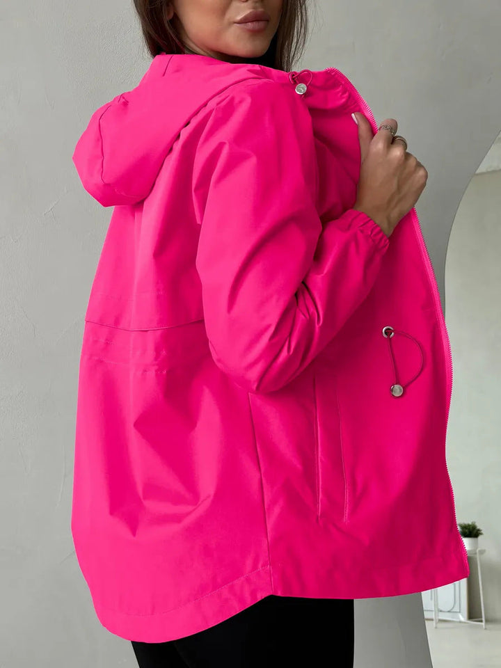 Damen Outdoorjacke mit anpassbarer Kapuze und geräumigen Taschen