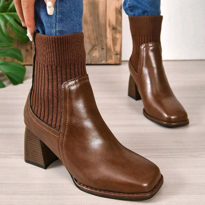 Damen Schlupf-Stiefeletten mit Blockabsatz und Strickschaft
