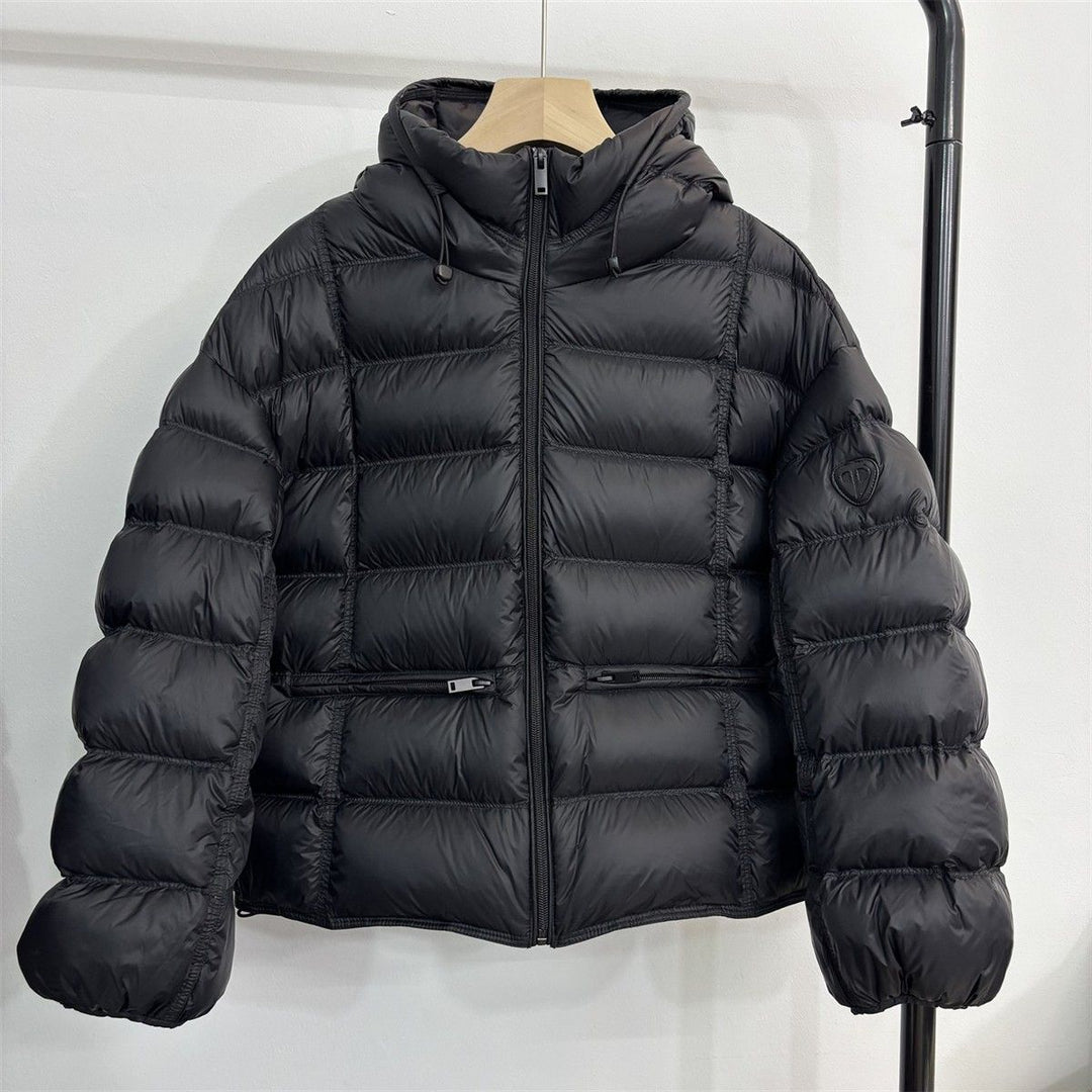 Damen kurz geschnittene Thermo-Steppjacke mit Kapuze und Reißverschlusstaschen