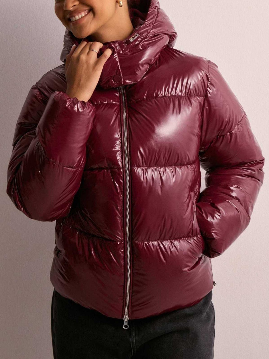 Veste matelassée pour femme avec capuche réglable et poches zippées