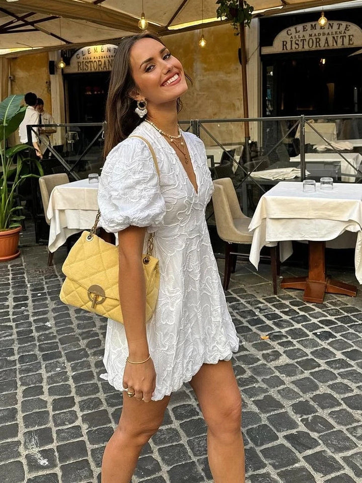 Fay | Weißes Kleid mit gestickten Rüschendetails