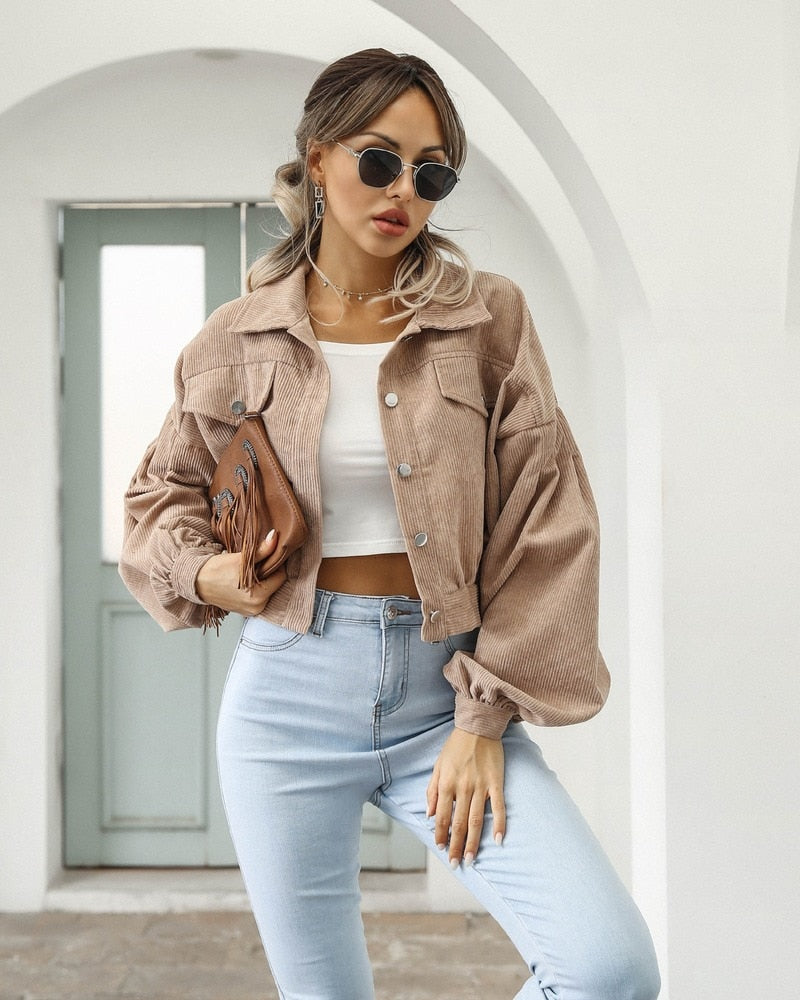 Sofia | Casaco cropped de senhora com bolsos e botões