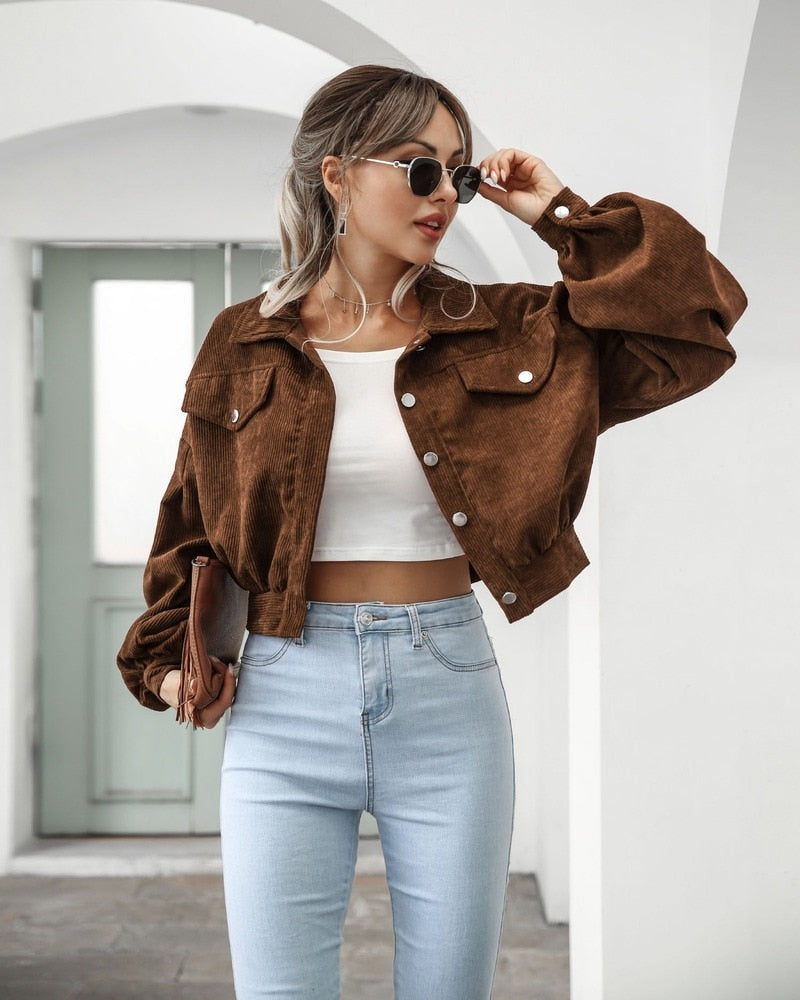 Sofia | Casaco cropped de senhora com bolsos e botões
