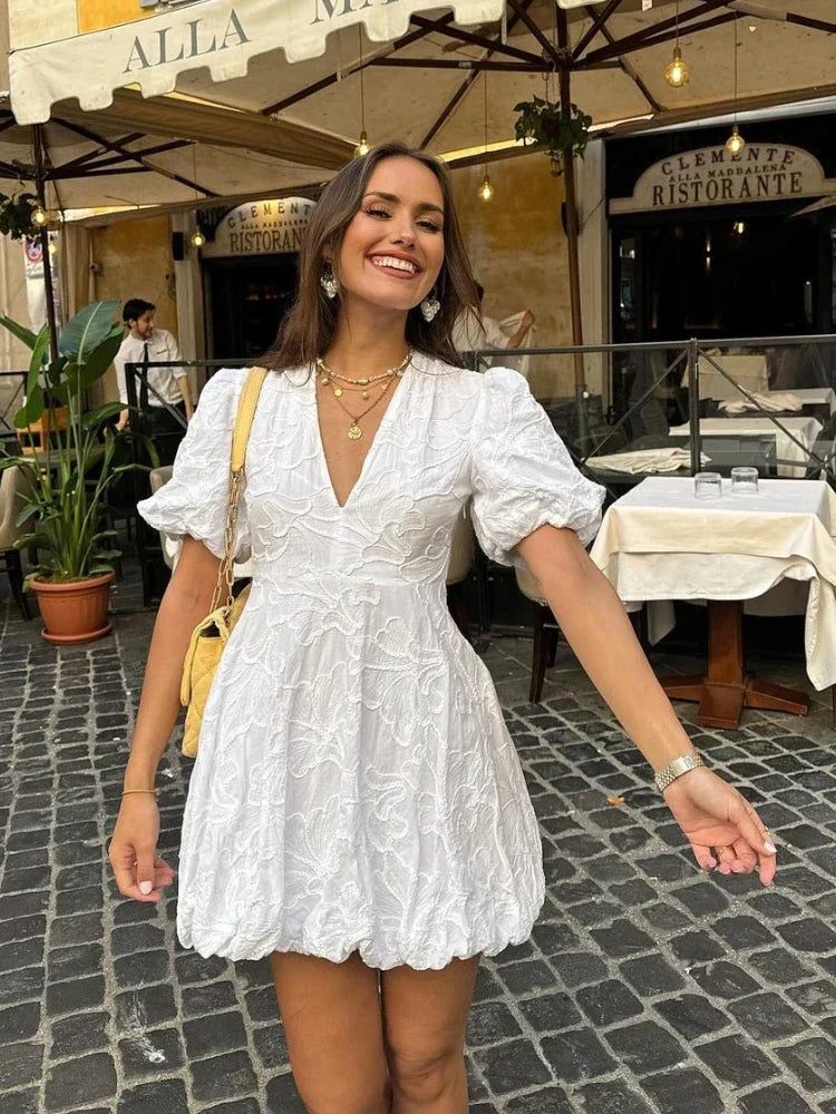 Fay | Weißes Kleid mit gestickten Rüschendetails