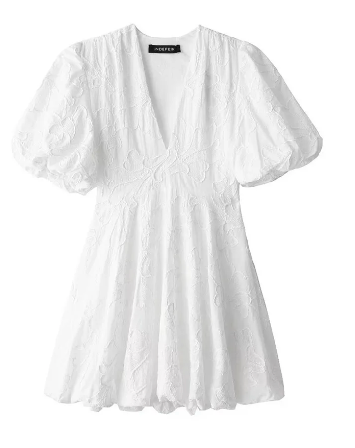 Fay | Weißes Kleid mit gestickten Rüschendetails