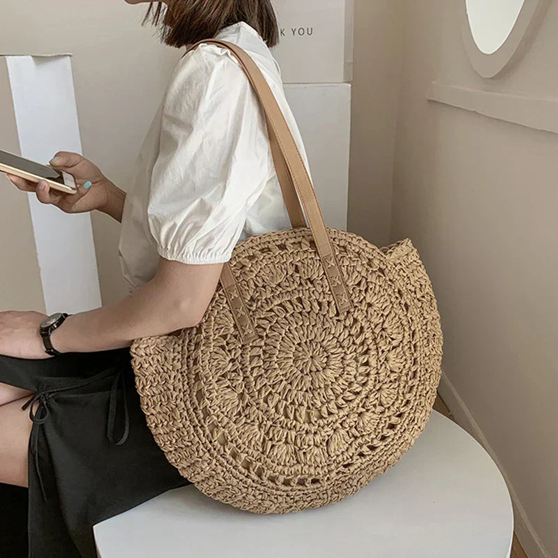 Arnora | Runde Geflochtene Handtasche mit Kunstledergriffen