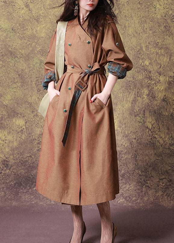 Gabardine de senhora com decote em V e cinto