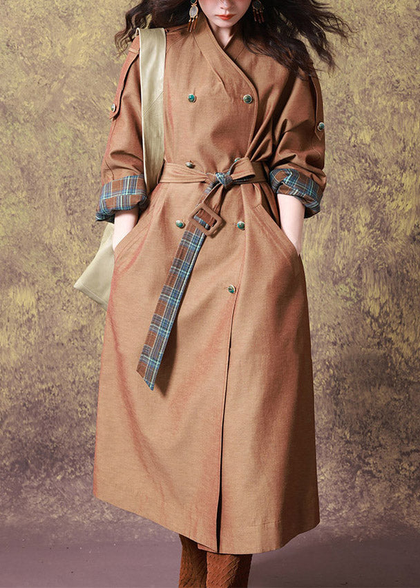Gabardine de senhora com decote em V e cinto