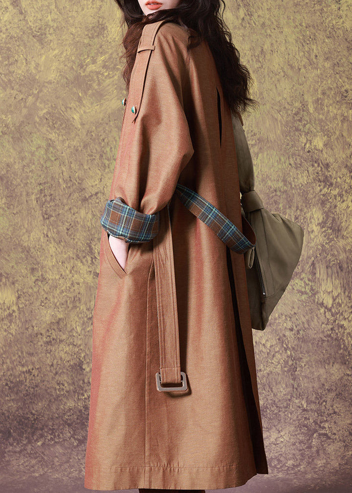 Gabardine de senhora com decote em V e cinto