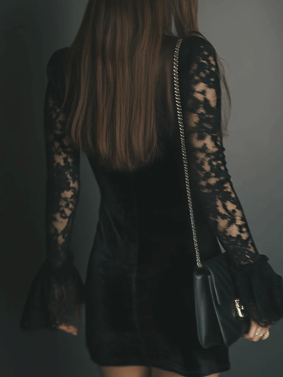 Orinthia – Samt-Minikleid mit Spitzenbesatz