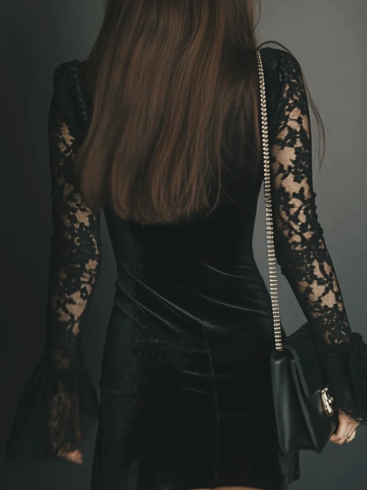 Orinthia – Samt-Minikleid mit Spitzenbesatz