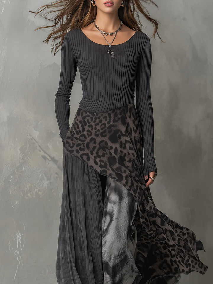 Maxi-Kleid mit grauen Streifen und Leopardenmuster, unregelmäßiger Saum