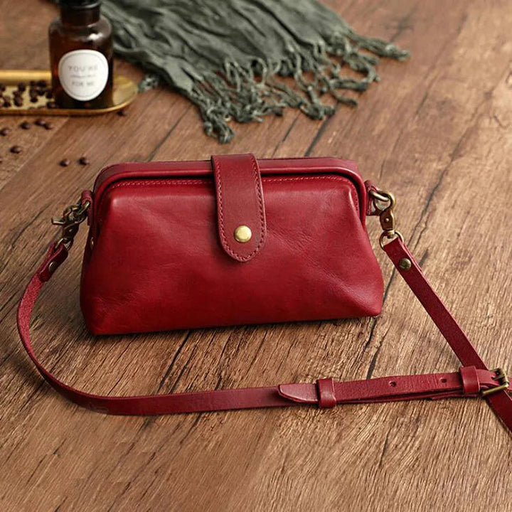 Herdis | Klassische und kompakte Tasche in warmem Cognac-Ton