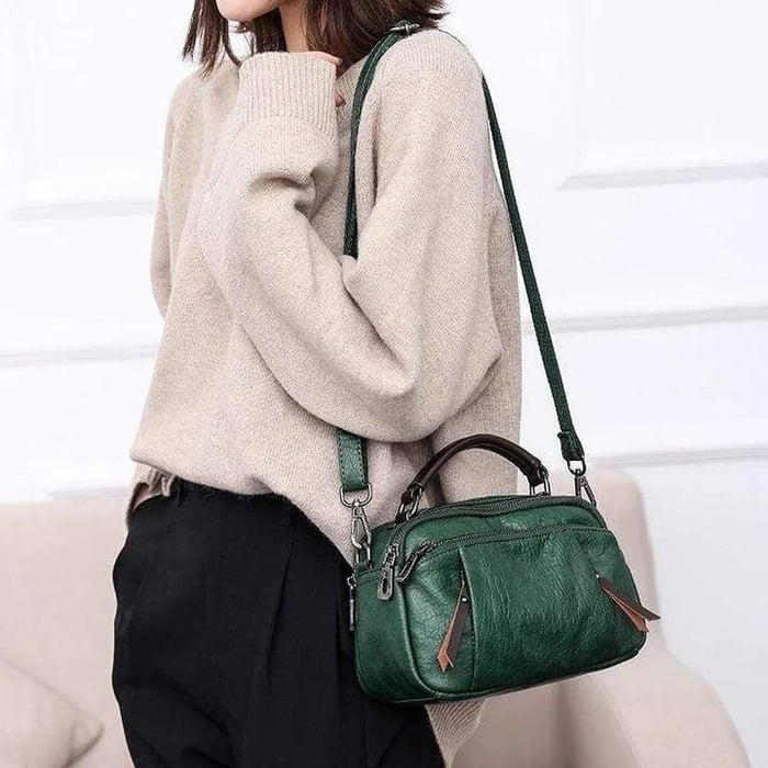 Finbjørg | Kleine und vielseitige Tasche in goldenem Cognac-Ton