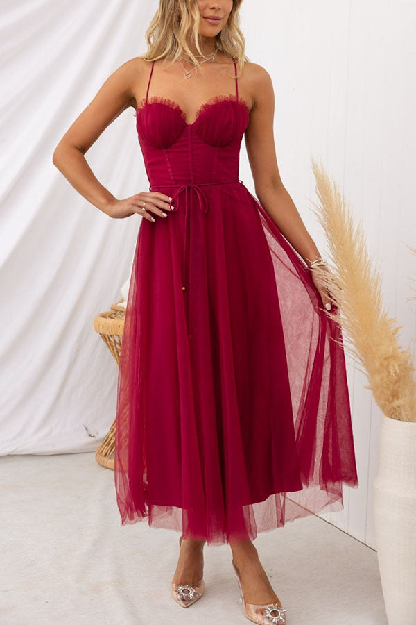 Zeitgenössisches Prinzessinnen-Maxi-Kleid mit Trägern für Partys