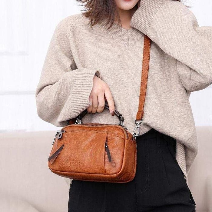 Finbjørg | Kleine und vielseitige Tasche in goldenem Cognac-Ton