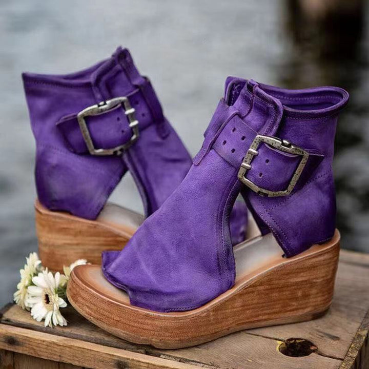 Ariana™ - Auffällige Keil-Sandalen