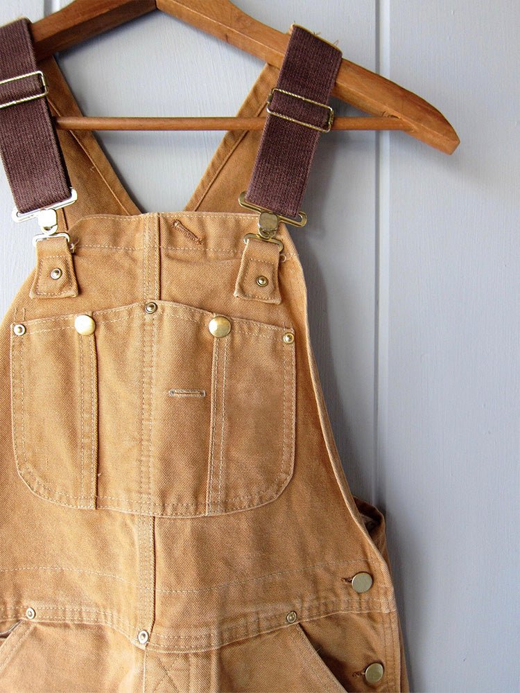 Damen-Latzhosen mit Taschen und Knöpfen