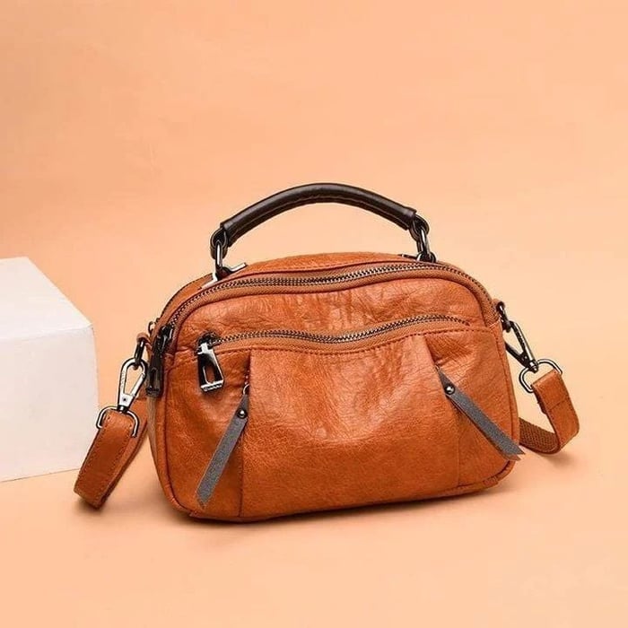 Finbjørg | Kleine und vielseitige Tasche in goldenem Cognac-Ton