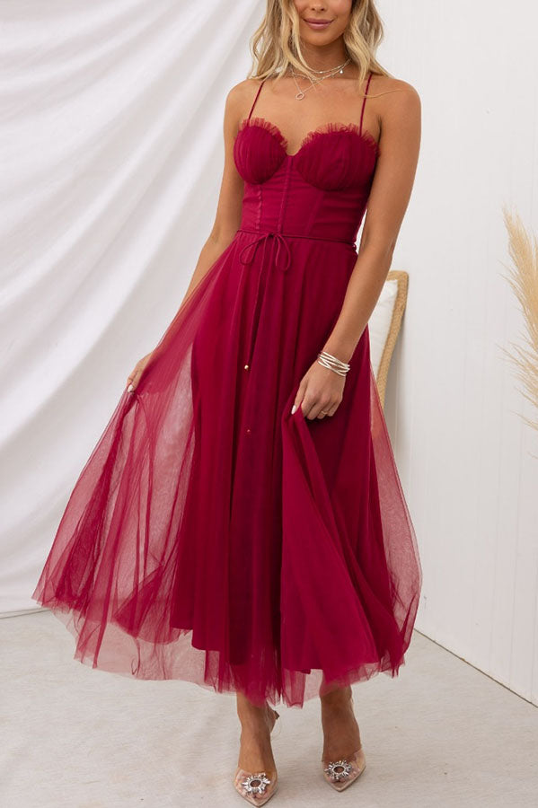 Zeitgenössisches Prinzessinnen-Maxi-Kleid mit Trägern für Partys