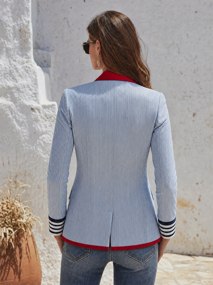 Blazer de senhora às riscas, com mangas compridas, bolsos e botões