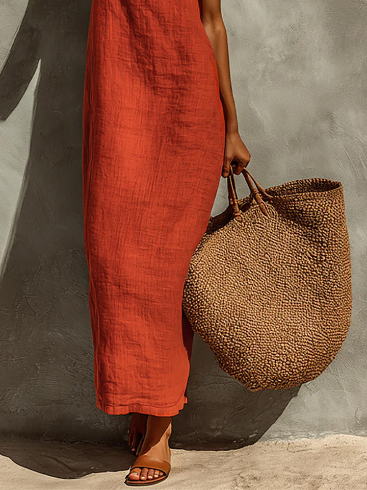Rotes Damenkleid mit Spaghettiträgern und eckigem Ausschnitt, zeitloser Boho-Resort-Stil
