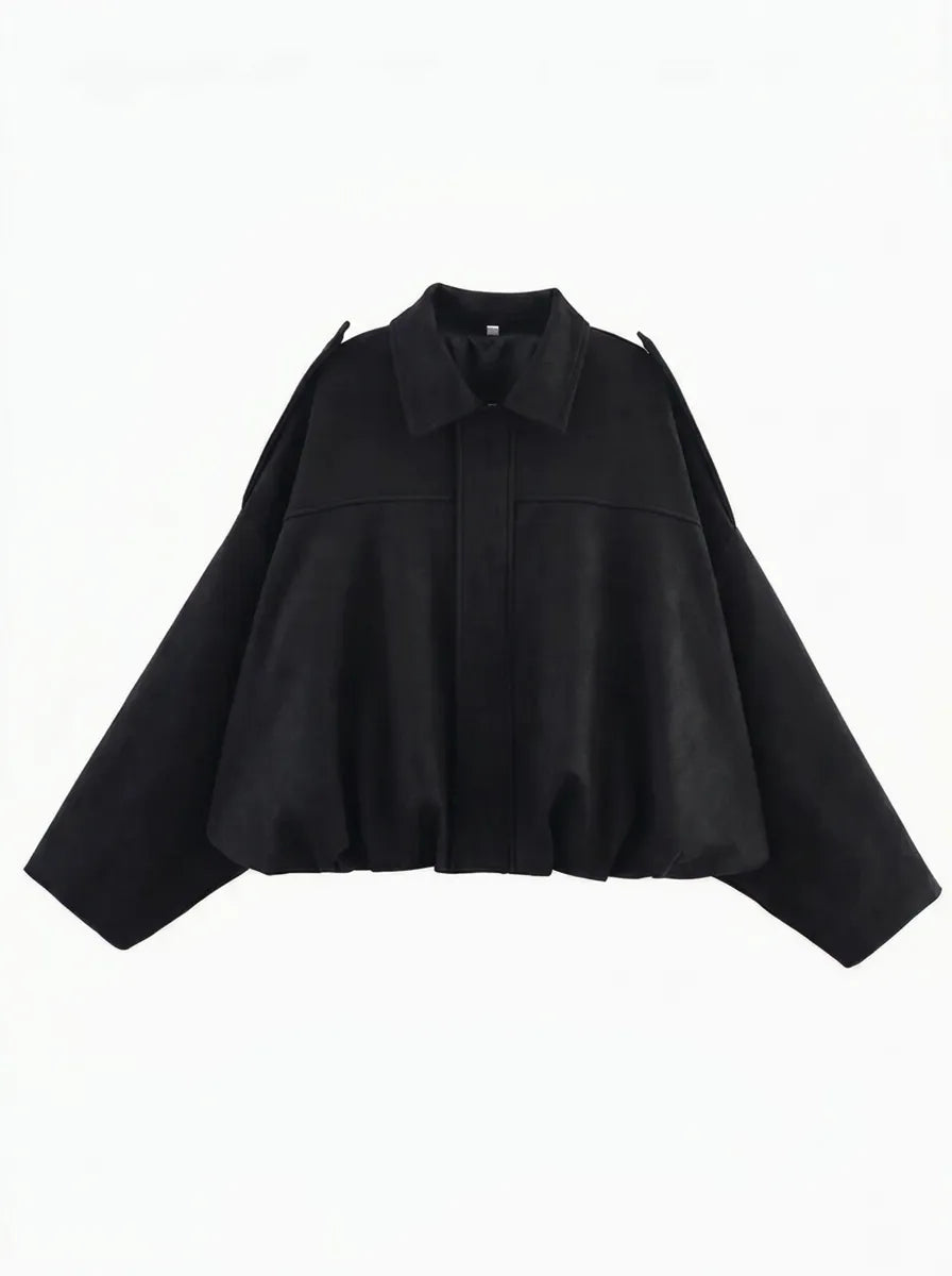 Women's oversized jacket with practical pockets