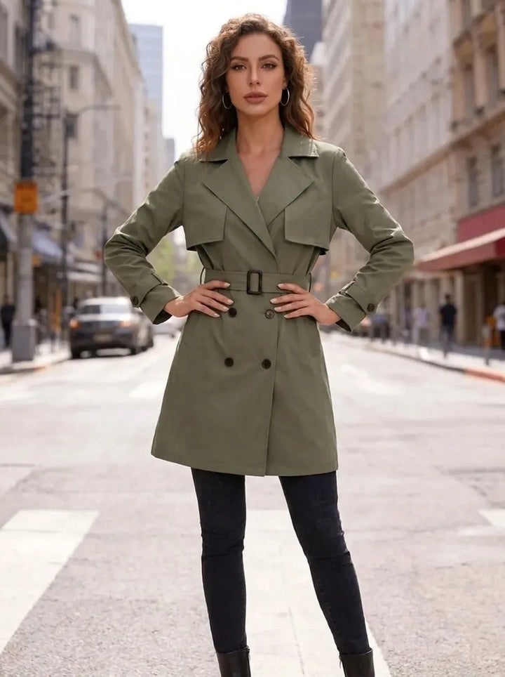 Women's cropped blazer with adjustable waist and double-breasted button fastening