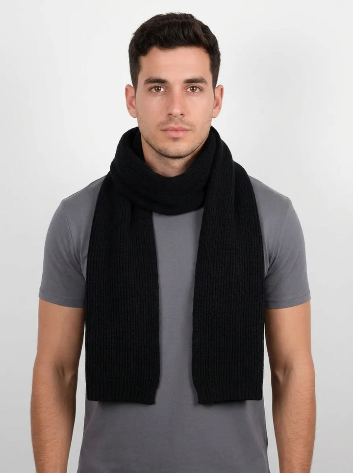 Cashmere scarf with elegant lines