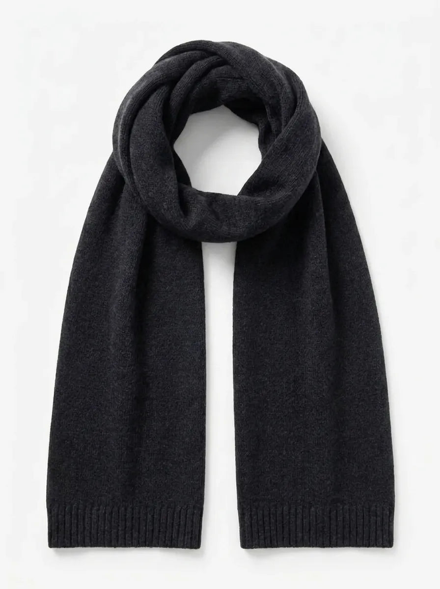 Cashmere scarf with elegant lines