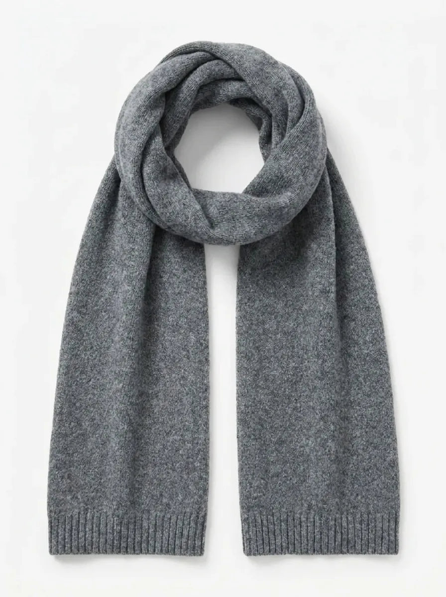 Cashmere scarf with elegant lines