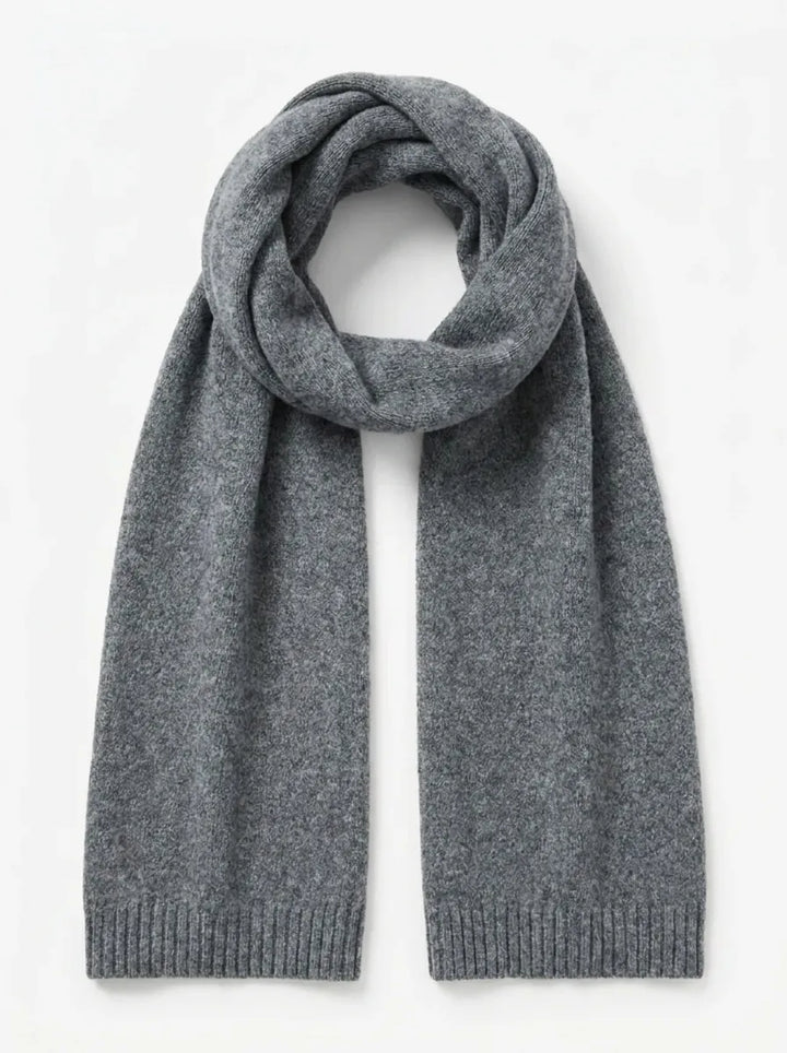 Cashmere scarf with elegant lines