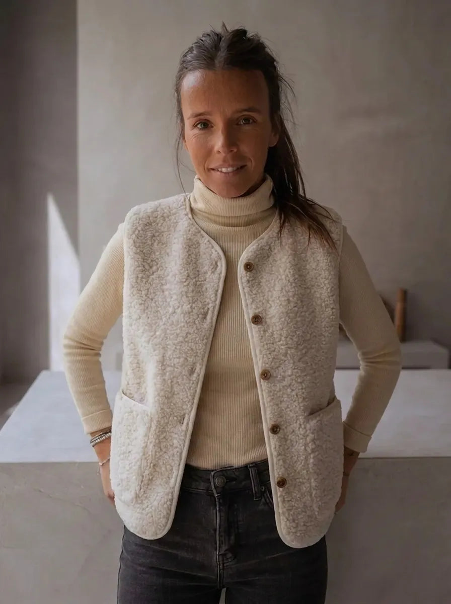 Nerina | Damen Rundhalsweste mit Taschen und Knöpfen