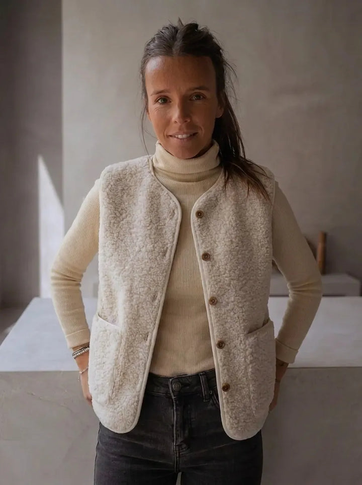 Nerina | Damen Rundhalsweste mit Taschen und Knöpfen