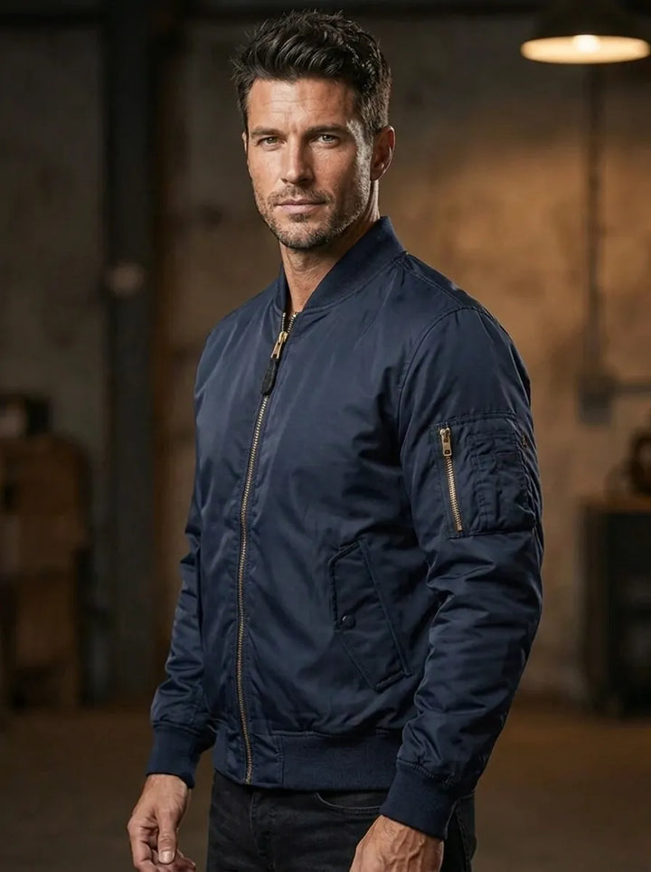 Herren windabweisende Bomberjacke im MA-1 Stil mit Ärmeltasche