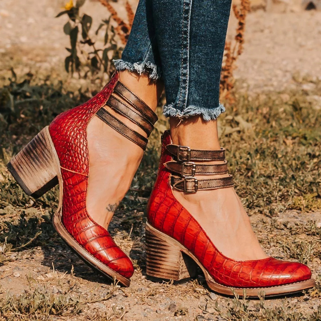 CAMILLE | Pumps mit Riemen — bequemer Blockabsatz