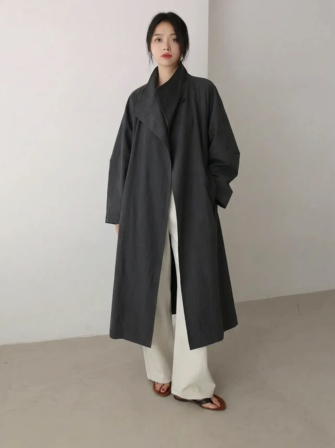 Trench coat oversize da donna, lungo fino ai piedi, con cintura in vita e spalline decorative