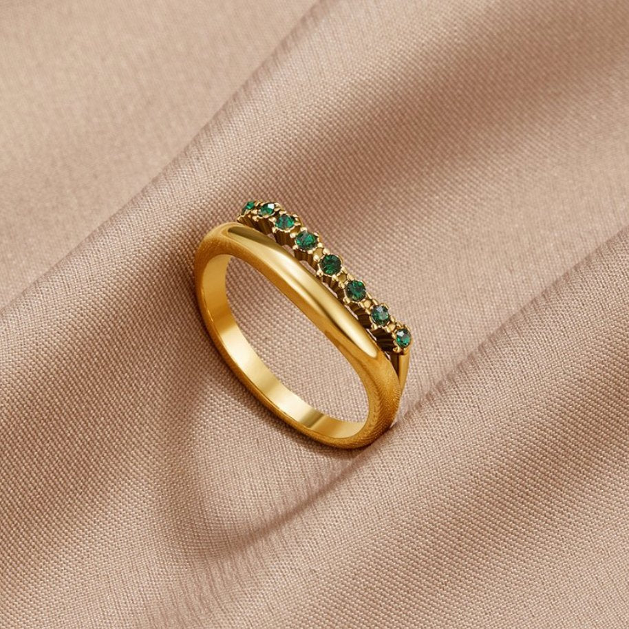 Carmen - Geschichteter Ring in smaragdgrün