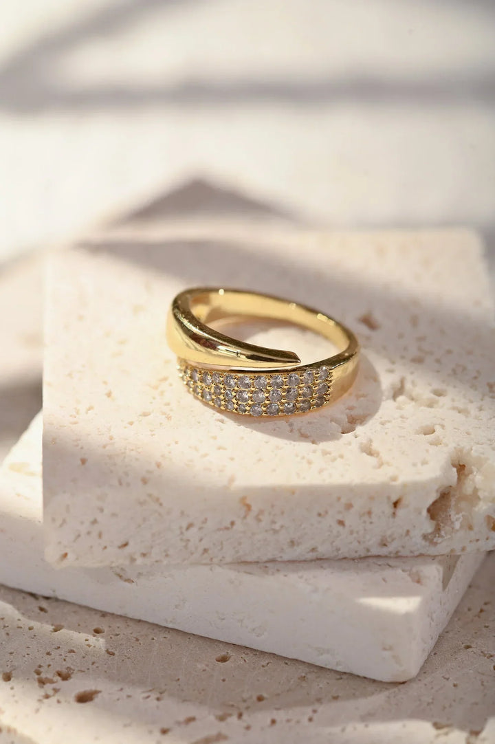 Eleganter Nova Goldring