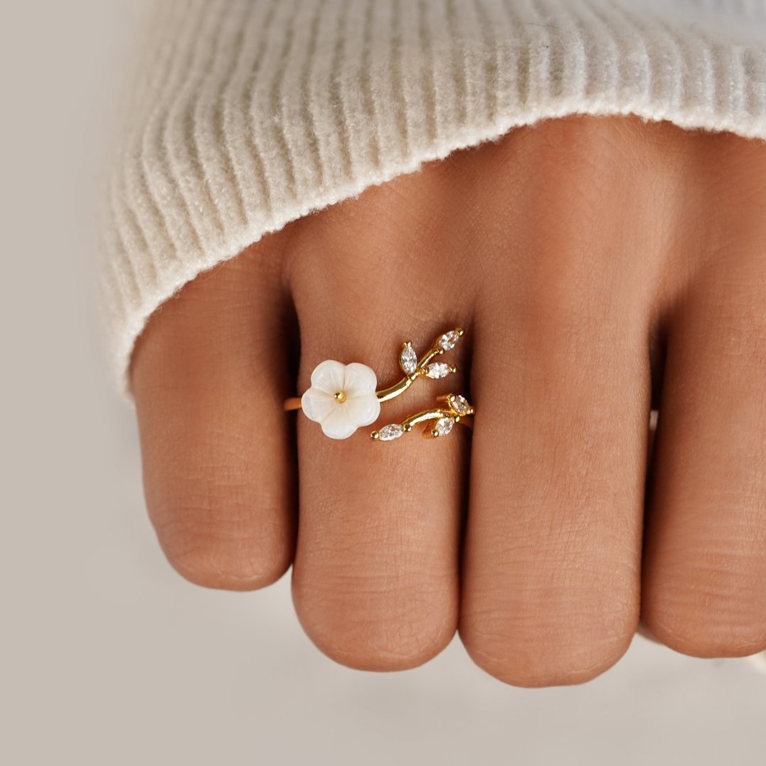 Estela - Ring mit weißen Blumen