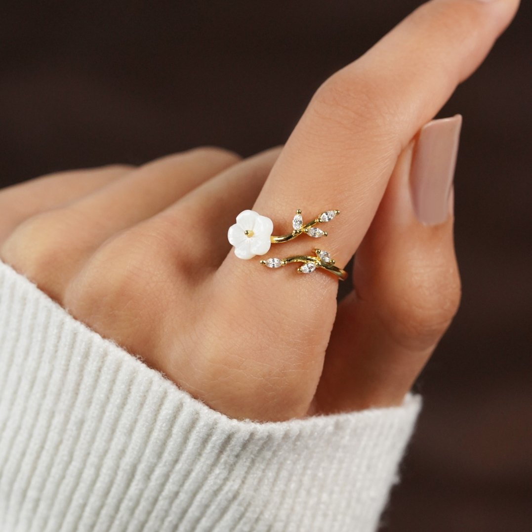 Estela - Ring mit weißen Blumen