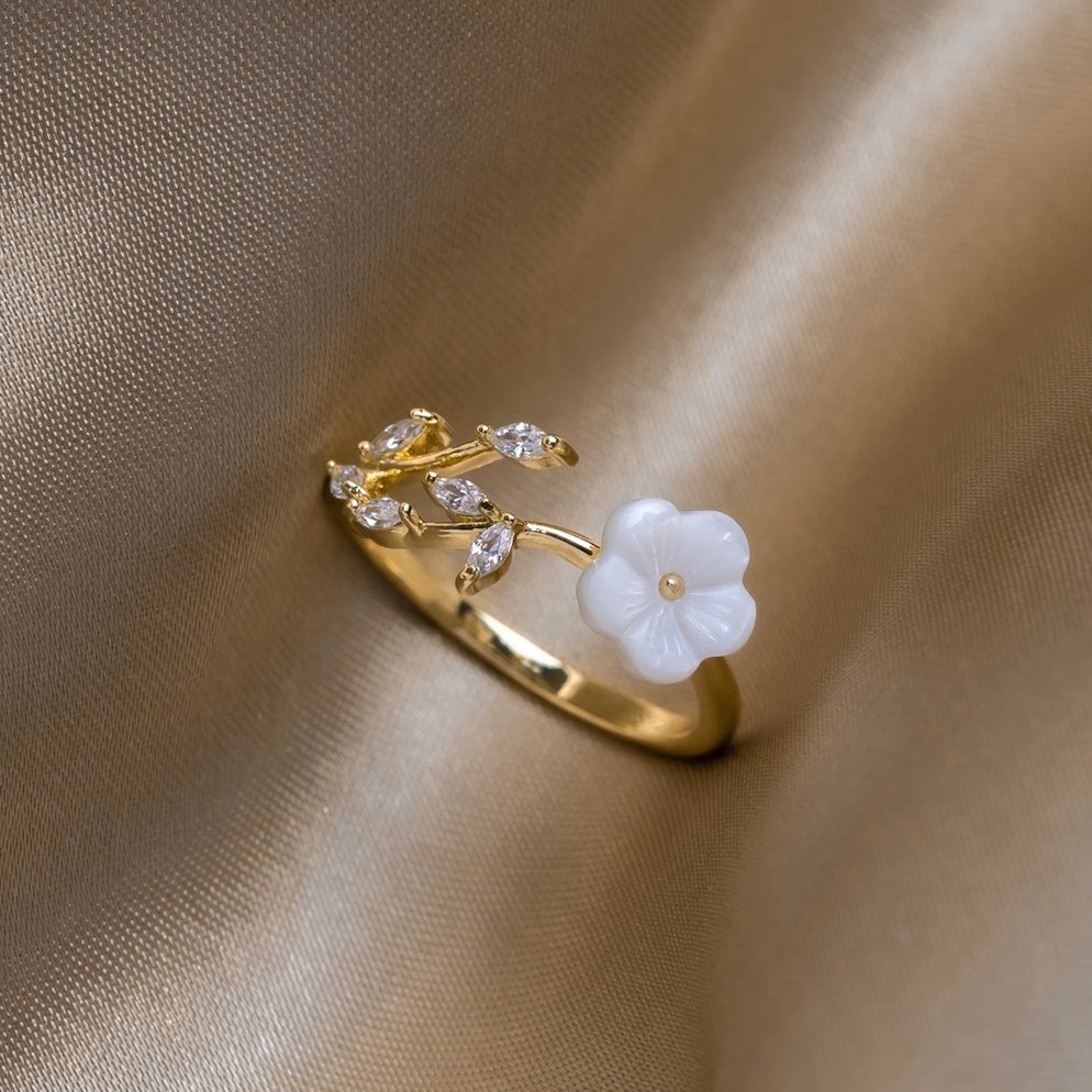 Estela - Ring mit weißen Blumen