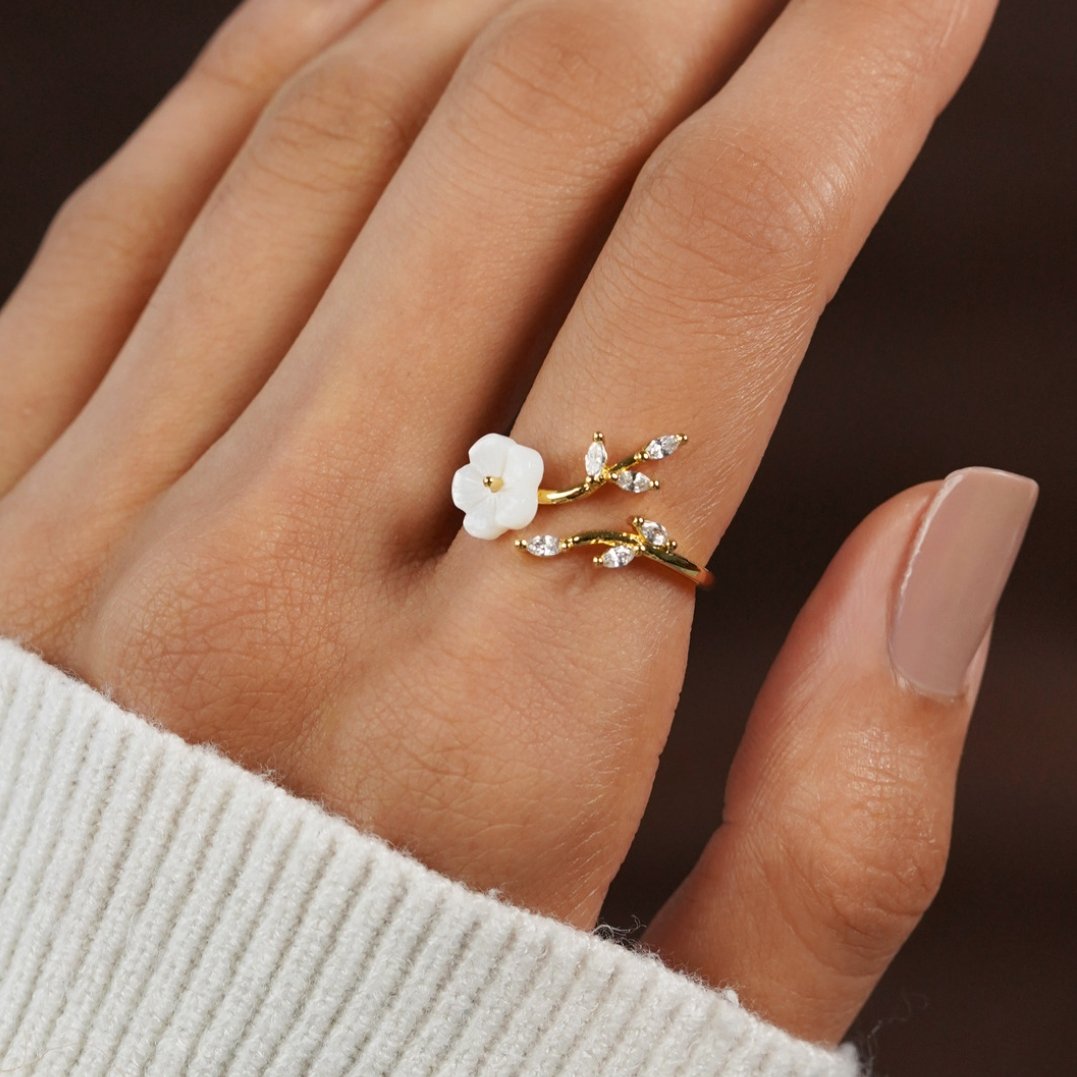 Estela - Ring mit weißen Blumen